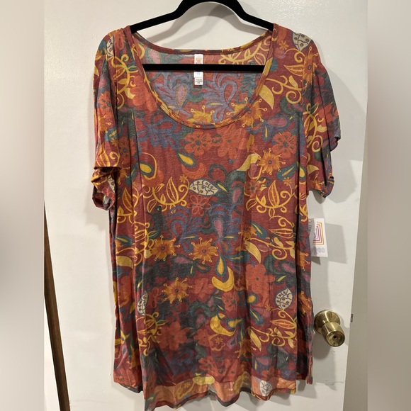 New LuLaRoe Women’s Classic T - Shirt Top Multicolor Pattern Size 3XL - Picture 1 of 7